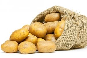 Cartofii mai SCUMPI cu 20% faţă de anul trecut. Vremea schimbătoare a redus producţia cu o treime