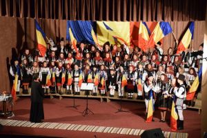 Primăria Putna a organizat concerte de cântece patriotice şi spectacole de folclor pentru ...