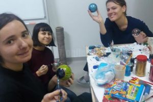 Copiii de la Centrul „Maria Ward” îi aşteaptă pe rădăuţeni duminică, la Târgul de ...