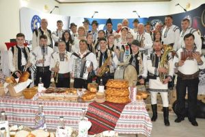 Comunitatea din Dolheşti, prezentă cu un program special la Congresul Mondial al Tradiţiilor ...