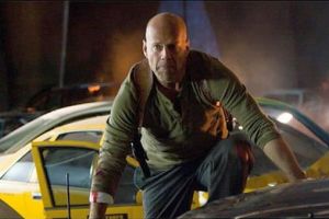 Poliţiştii români, ”transformaţi” în supereroi din filmele americane: Vor urma cursuri de pilotaj sportiv şi vor fi învăţaţi să şofeze ca Bruce Willis în „Die Hard“