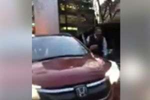 VIDEO/ Scandal la Ministerul Muncii. Consilierul Violetei Alexandru, acuzat că a blocat angajaţii în minister