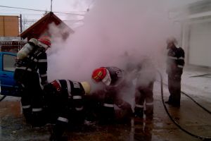 Trei maşini în flăcări în aceeaşi zi în Oradea. Unul dintre incendii a fost pus intenţionat 