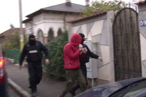 DÂMBOVIȚA: Reţea de trafic şi consum de droguri, destructurată. 70 de persoane aduse la audieri