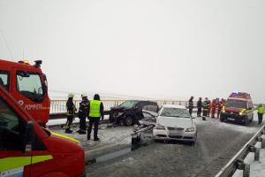 Accident grav după ce a derapat pe zăpadă. Poliţia explică cum s-a produs accidentul de pe DN 19