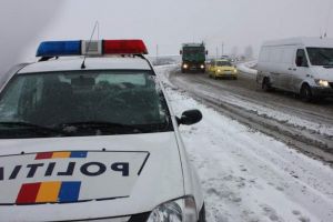 Atenţie, şoferi şi pietoni! Recomandările Poliţiei pentru circulaţia în siguranţă pe timp de iarnă