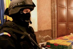 Percheziţii la domiciliile unor persoane bănuite de pornografie infantilă