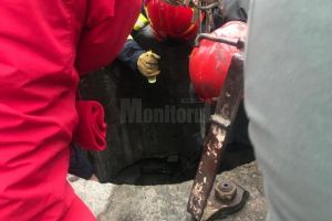 Tânără căzută în fântână, salvată de pompieri