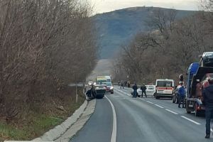 FOTO Maşină de poliţie implicată într-un accident – Un alt autoturism cu roţile în sus