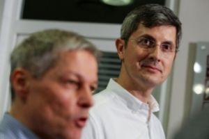 Dacian Cioloş îl UMILEȘTE pe ministrul Educaţiei: 'Seninătatea ministrului ne dă fiori! Reforma învăţământului din România este o urgenţă'