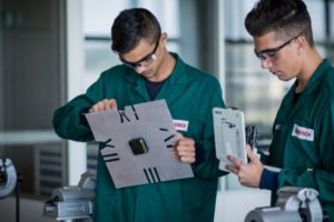 Laboratoare Azomureş şi Bosch inaugurate la UMFST Târgu-Mureş