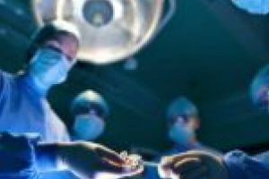 „Când m-au refuzat toţi, minunea asta de doctor s-a atins de copilul meu!”. Un medic din Reşiţa nu spune „NU” şi îşi face datoria