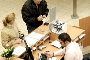 În mintea unui BANCHER: cu o mână îţi DAU, cu zece îţi IAU!