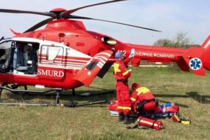 Bărbat lovit de un cal, transportat cu elicopterul SMURD la Târgu-Mureş