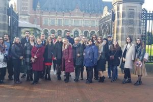 Vizită de studiu la Haga, pentru studenţi şi profesori ai Facultăţii de Drept şi ...