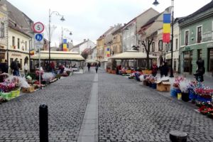 FOTO Cadouri de Moş Nicolae pe Bălcescu şi la Piaţa Cibin – Ce preţuri au jordiţele anul acesta