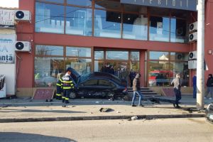 Accident spectaculos in Timisoara! Cum a ramas blocata o masina