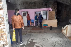 FOTO. Persoanele fără locuinţă, îndrumate spre Adăpostul de Noapte