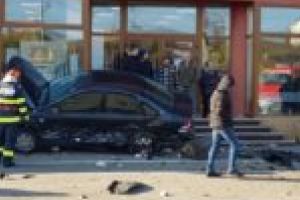 Accident spectaculos pe o arteră importantă din Timişoara! Cauza: şofer cu alte preocupări!