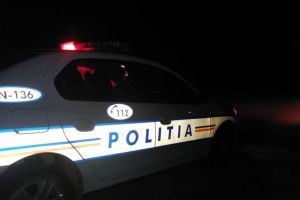 Prins de poliţişti după ce a furat bani dintr-o maşină