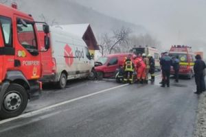 FOTO: Accident grav, cu două victime încarcerate, în Andreneasa (Răstoliţa)