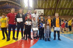 Cinci medalii pentru tinerii luptători de la CSS LPS Bihorul Oradea, la concursul internaţional de la Timişoara (FOTO)