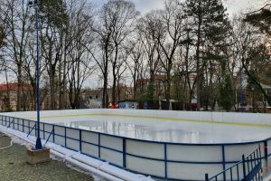 S-a deschis Patinoarul artificial „CETATE”