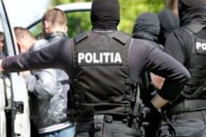 FOTO: Cinci târgumureşeni reţinuţi pentru trafic de droguri!