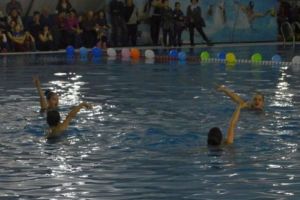 Cu Moş Nicolae şi „sirene”, la apă, pentru Nora