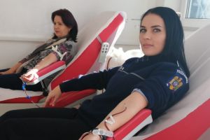 Ialomiţa: Poliţiştii donează sânge