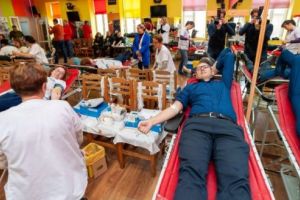 FOTO: Zeci de reghineni SUPER EROI au donat sânge!