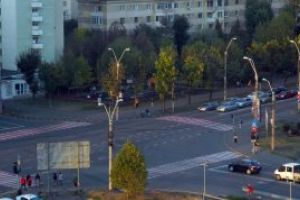 Peste 90% dintre pietonii romani traverseaza neregulamentar cel putin de cateva ori pe an