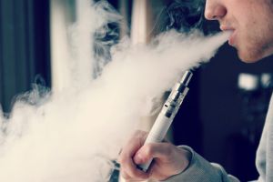Elucidare: Moartea tinerilor care foloseau ţigări electronice a fost cauzată de droguri