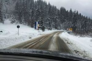 Carosabil umed in Pasul Gutai si zapada framantata pe DN 18 in Prislop