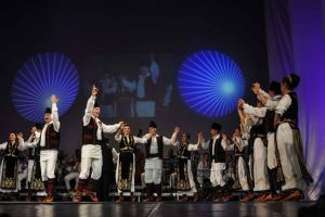 Datini şi obiceiuri de Crăciun, într-un spectacol la Timişoara. Moment special Vasile Conea