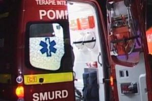 INCENDIU în Arad! O femeie transportată de URGENȚĂ la SPITAL