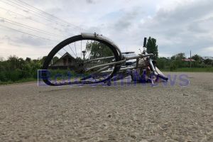 Biciclist lovit în plin de o autoutilitară pe drumul judeţean DJ 208 I