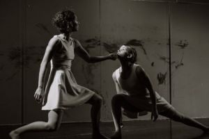 ”Introspectio” şi ”Farida”, oferta lunii decembrie la Compania András Lóránt