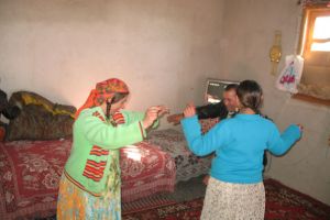 Lege „antiţigănism”. Jignirea romilor poate aduce închisoarea