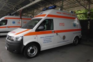 ACUM – Microbuz cu PASAGERI implicat în accident la Câmpulung