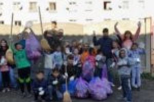 Voluntarii naţionali şi internaţionali Nevo Parudimos îşi serbează astăzi ziua prin activităţi în folosul comunităţii locale