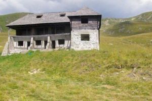 Cabana „Maliţa”, ca după bombardament