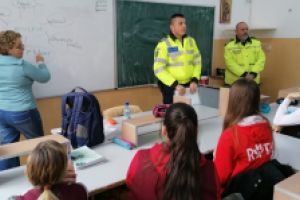 Politistii baimareni au discutat cu elevi de la Scoala Gimnaziala „Nicolae Iorga”