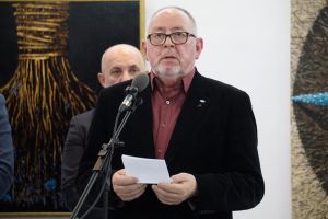 40 de ani de creaţie artistică: „Marcel Lupşe 65: Descânt – Pictură. Desen. Obiect” (FOTO)