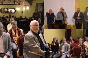Renumitul Mircea Florian, sărbătorit la Satu Mare. Cei din sală au purtat măşti cu chipul lui