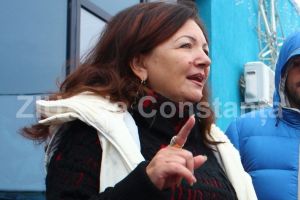 Firma-n firma si deasupra alta firma:  Fiica Sorinei Moscu si-a bagat mama intr-o noua afacere. La randul sau, mama a facut-o administrator