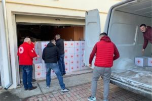 Crucea Roşie Dâmboviţa  oferă, în preajma  sărbătorilor, spectacole şi cadouri pentru persoanele nevoiaşe