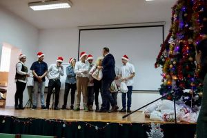 De Moş Nicolae, Primăria Bistriţa le-a oferit daruri copiilor din şcolile speciale