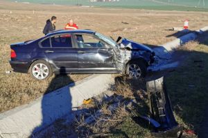 Accident rutier pe DN 22, intre Cogealac si Lumina. Un tanar sofer a fost ranit dupa ce masina a ajuns in afara carosabilului