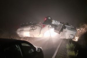 Beat la volan, un bărbat din Tileagd a răsturnat o cisternă cu ciment pe şosea, în Bihor 